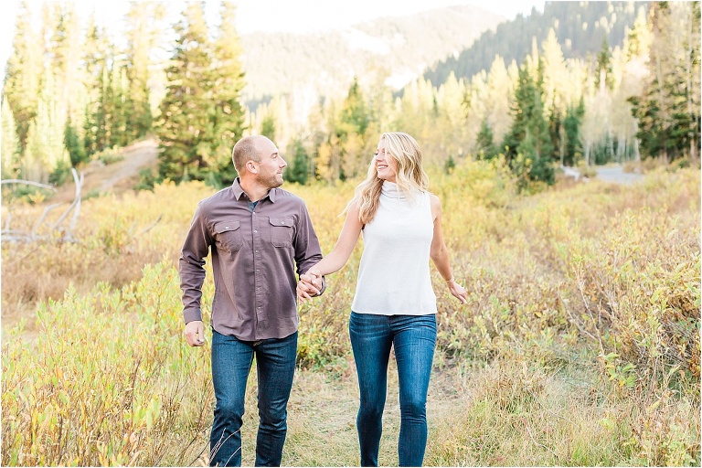 yellow leaves in the fall at jordan pines for an engagement session