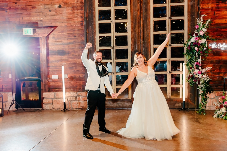 Autumn Knot & Pine Wedding | Ashley DeHart Photography