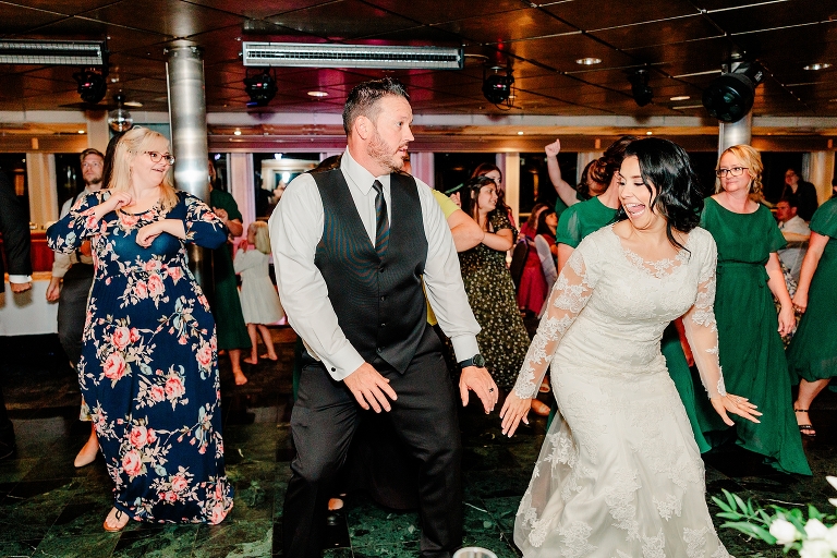 Portland Oregon LDS Temple Wedding & Willamette River Reception on Portland Spirit | Ashley DeHart Photography