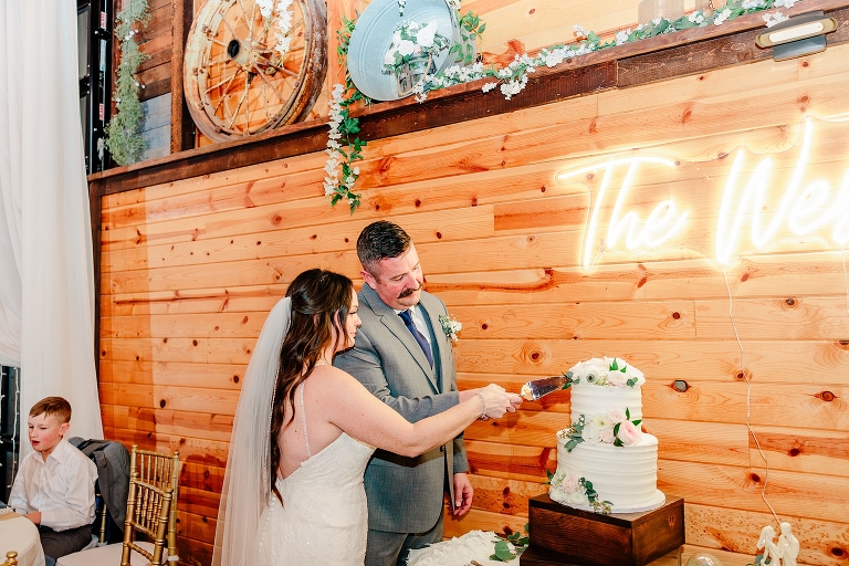 Winter Utah Wedding at Country Weddings & Events | Ashley DeHart Photography