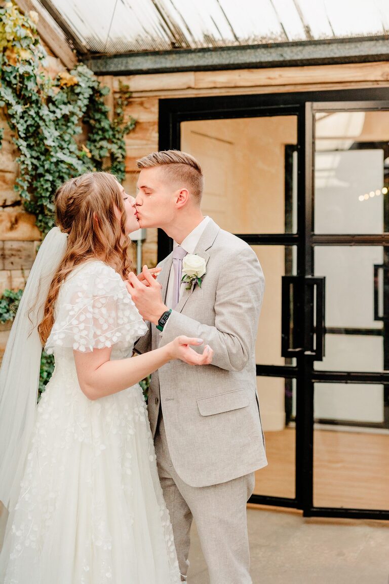 Orem LDS Temple Wedding | Ashley DeHart Photography