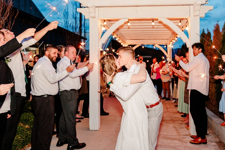 Orem LDS Temple Wedding | Ashley DeHart Photography